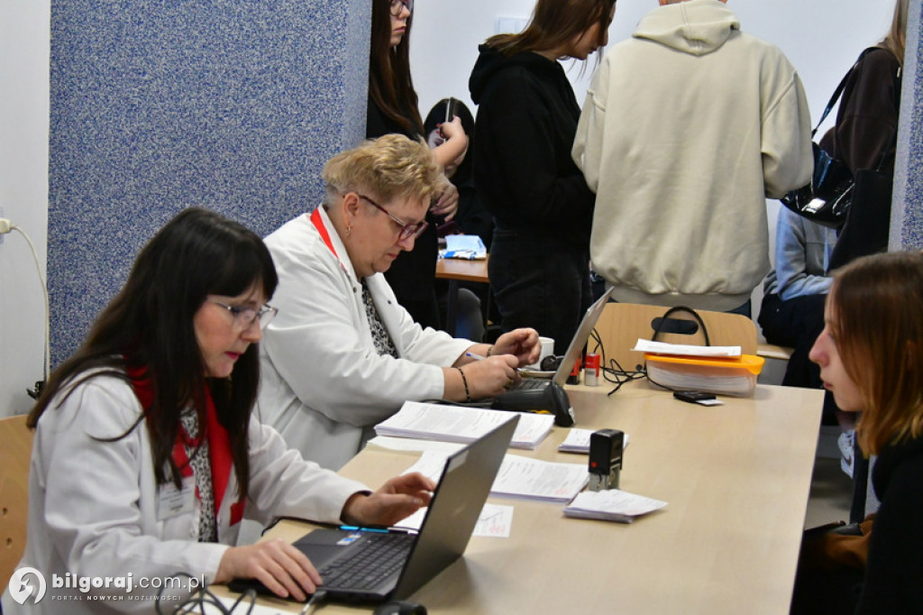 Trwa akcja poboru krwi w Budowlance. Zgłosiło się około 80 uczniów