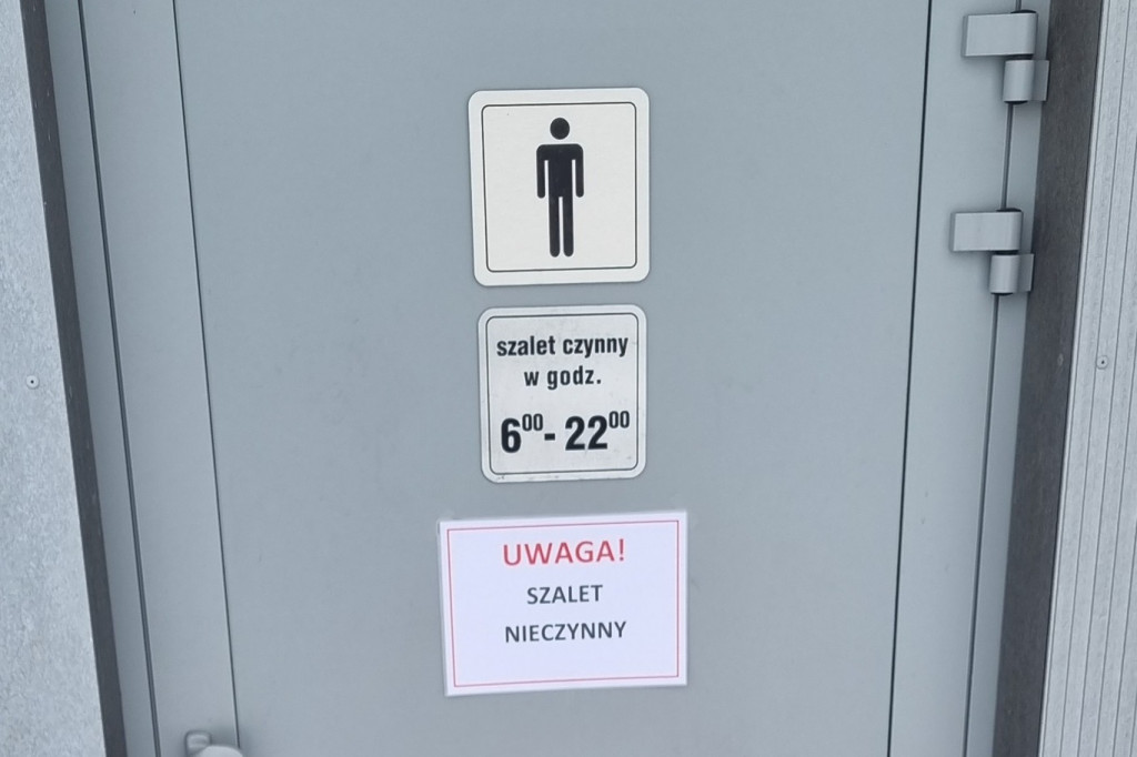 W Biłgoraju zdewastowano... publiczny szalet