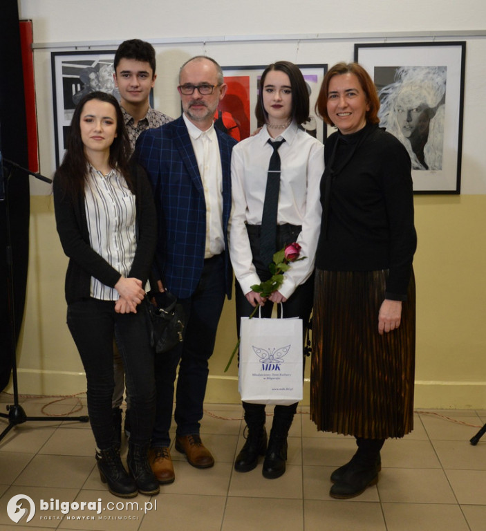 Biłgoraj. Wernisaż wystawy Portret w szarości i w kolorze...