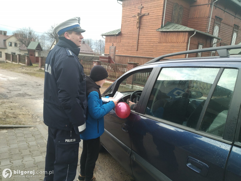 Z apelem do kierowców - wspólne działania policjantów i uczniów