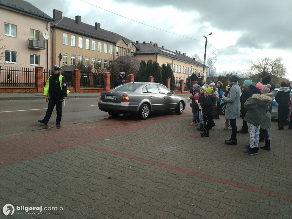 Z apelem do kierowców - wspólne działania policjantów i uczniów