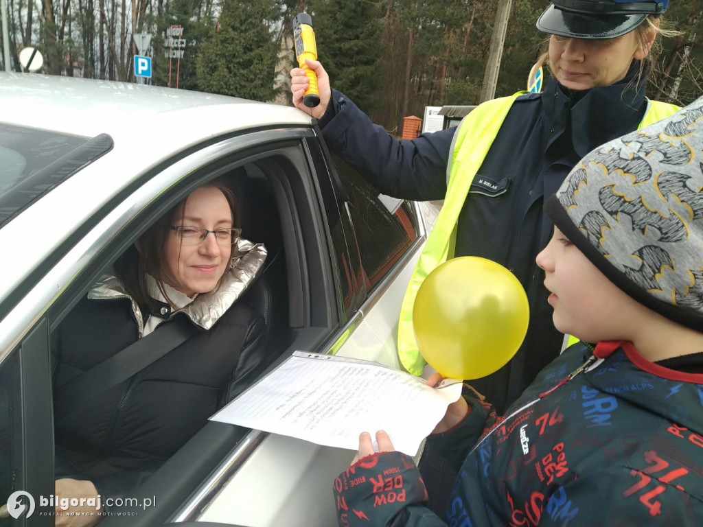 Z apelem do kierowców - wspólne działania policjantów i uczniów