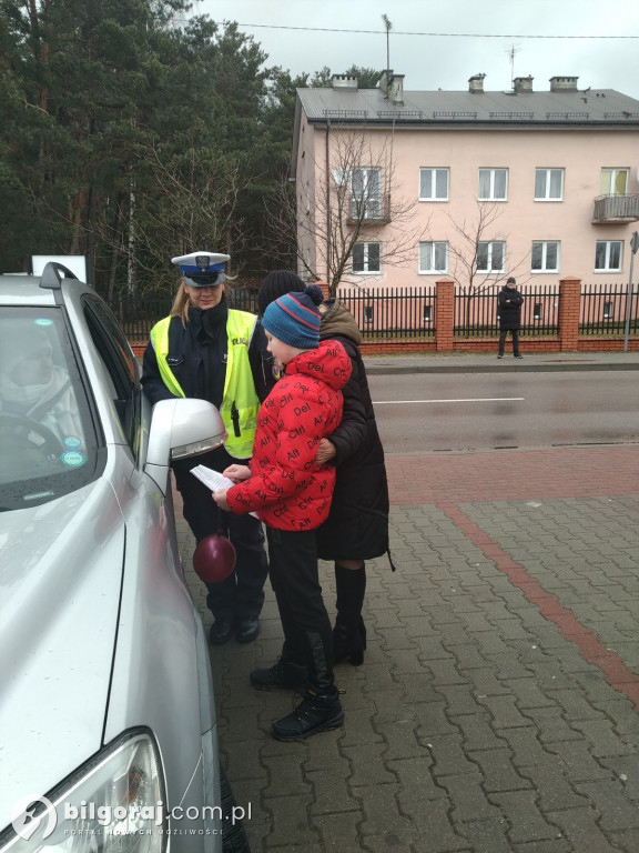 Z apelem do kierowców - wspólne działania policjantów i uczniów