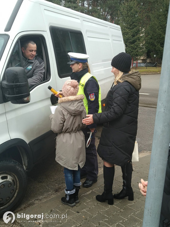 Z apelem do kierowców - wspólne działania policjantów i uczniów
