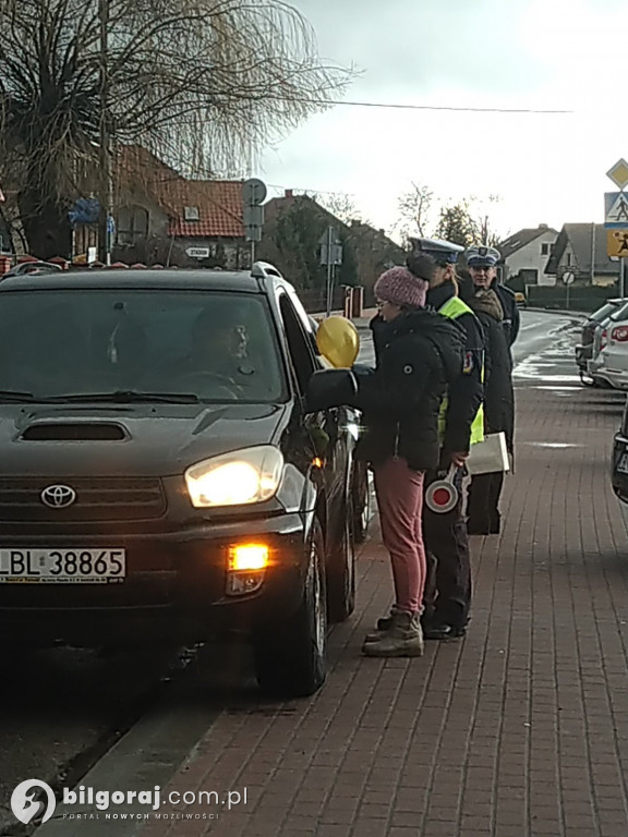 Z apelem do kierowców - wspólne działania policjantów i uczniów