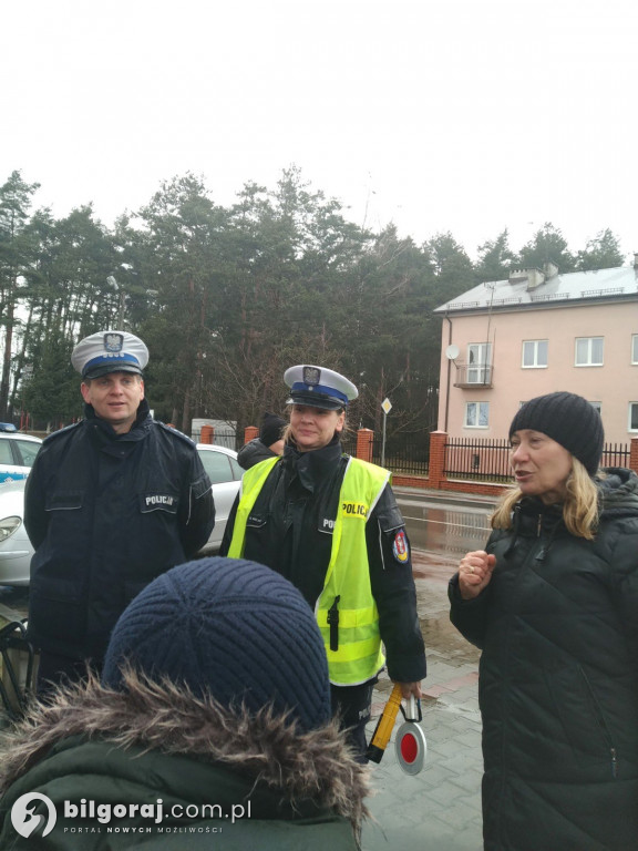Z apelem do kierowców - wspólne działania policjantów i uczniów
