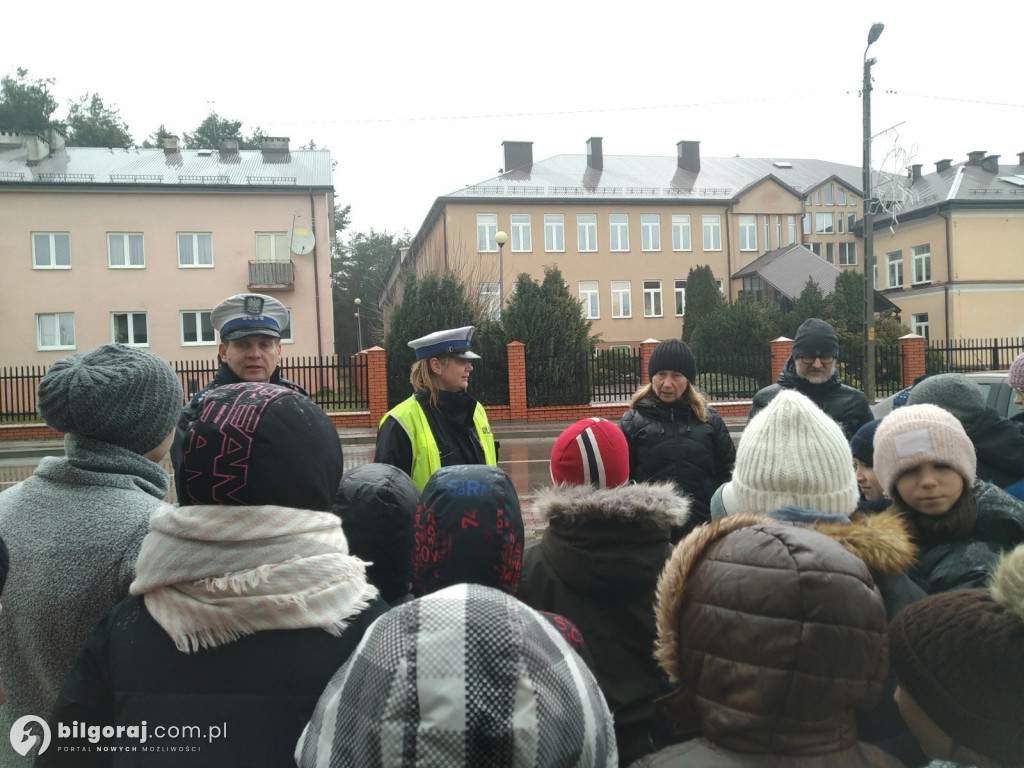 Z apelem do kierowców - wspólne działania policjantów i uczniów