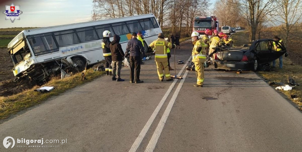 29-latek wjechał pod autobus z przedszkolakam