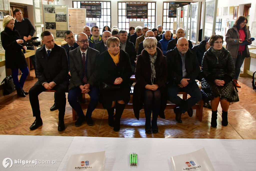 Umowa na budowę Muzeum w Osuchach podpisana