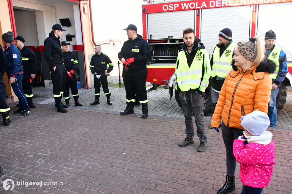 Mieszkańcy Woli Dereźniańskiej i Majdanu Starego posprzątali pas drogowy