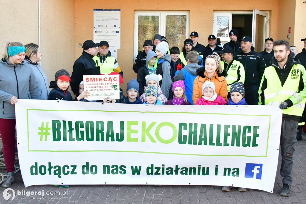 Mieszkańcy Woli Dereźniańskiej i Majdanu Starego posprzątali pas drogowy