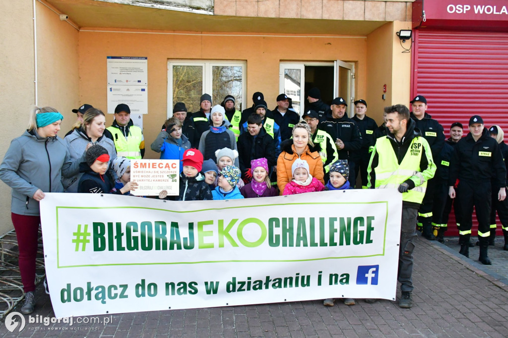 Mieszkańcy Woli Dereźniańskiej i Majdanu Starego posprzątali pas drogowy