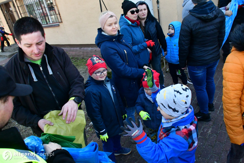 Mieszkańcy Woli Dereźniańskiej i Majdanu Starego posprzątali pas drogowy