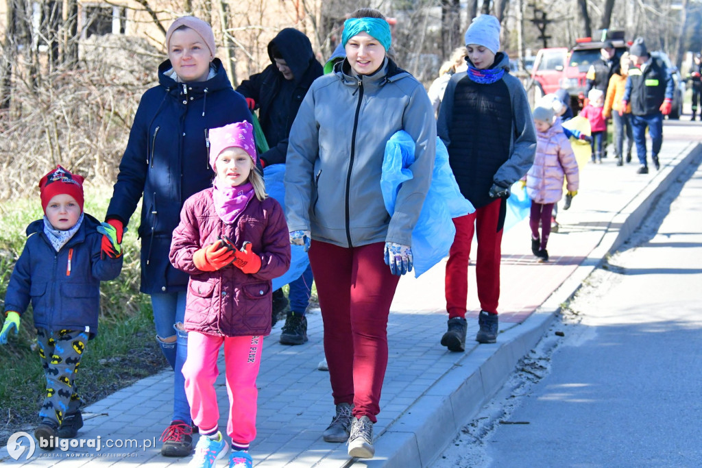 Mieszkańcy Woli Dereźniańskiej i Majdanu Starego posprzątali pas drogowy