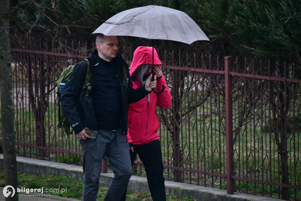 Szli w skupieniu i modlitwie całą noc. Uczestnicy EDK dotarli do Biłgoraja