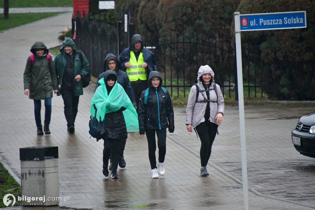 Szli w skupieniu i modlitwie całą noc. Uczestnicy EDK dotarli do Biłgoraja
