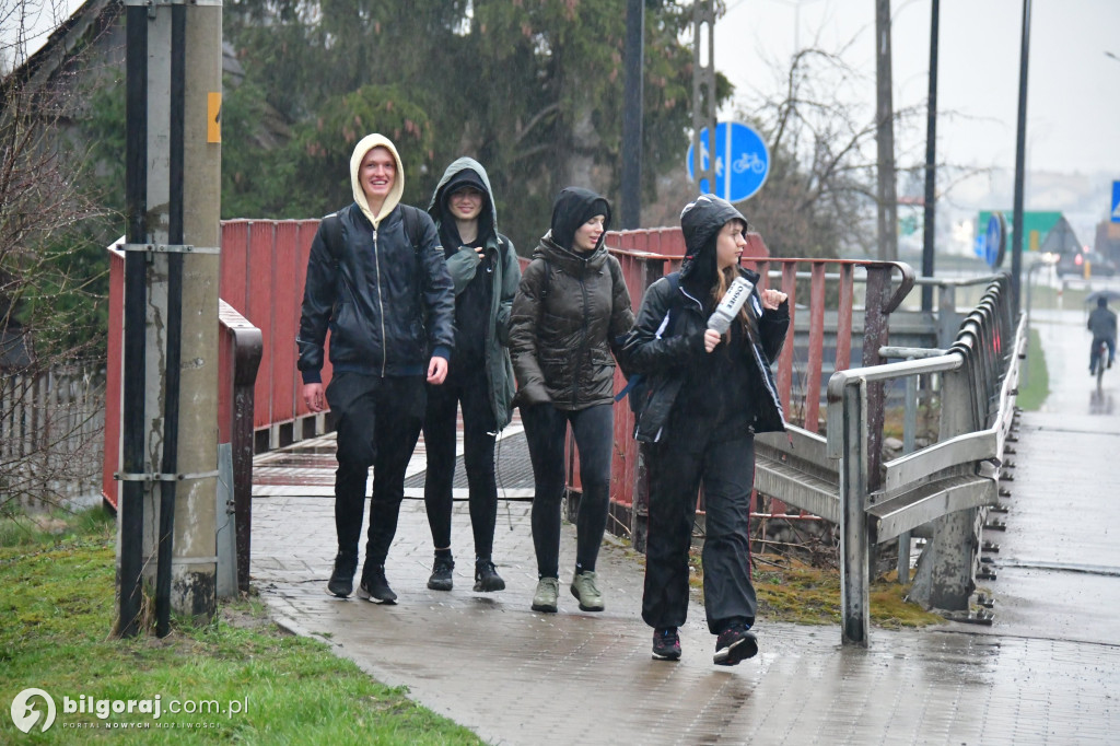 Szli w skupieniu i modlitwie całą noc. Uczestnicy EDK dotarli do Biłgoraja