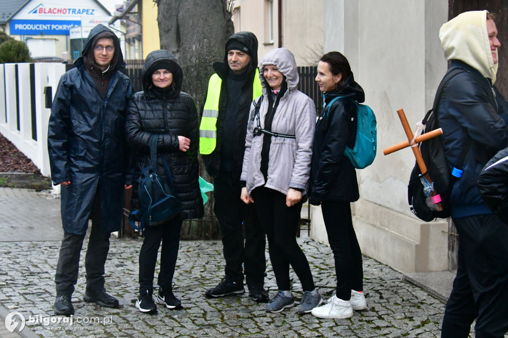 Szli w skupieniu i modlitwie całą noc. Uczestnicy EDK dotarli do Biłgoraja