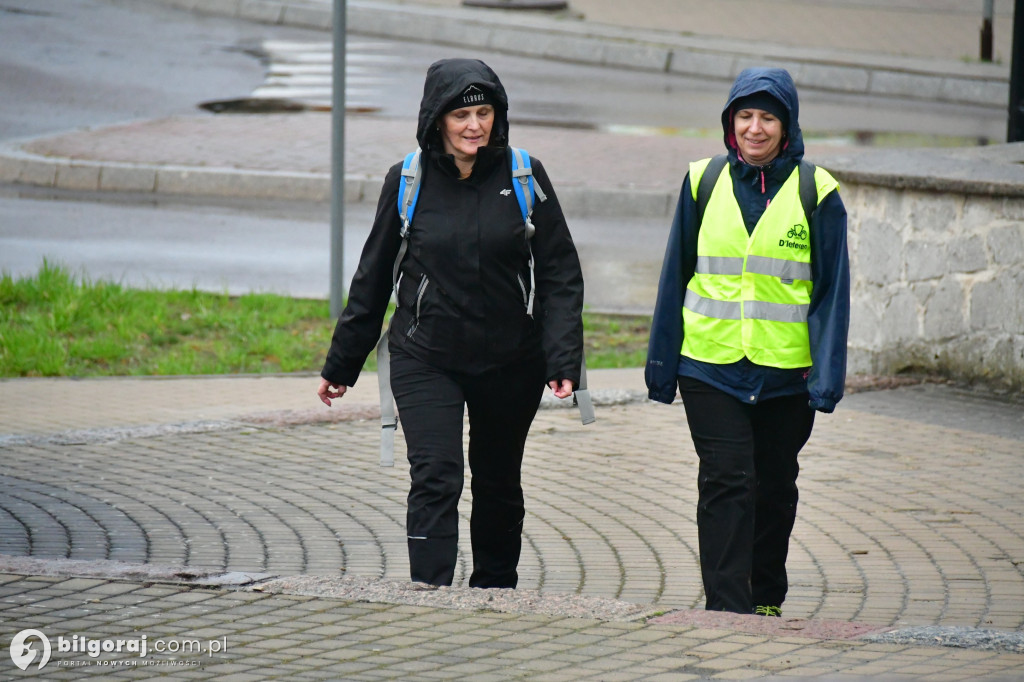Szli w skupieniu i modlitwie całą noc. Uczestnicy EDK dotarli do Biłgoraja