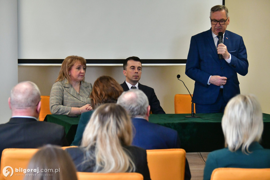 Wiceminister w Biłgoraju. Spotkał się z władzami i przedstawicielami instytucji pomocy społecznej