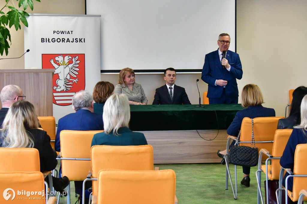 Wiceminister w Biłgoraju. Spotkał się z władzami i przedstawicielami instytucji pomocy społecznej