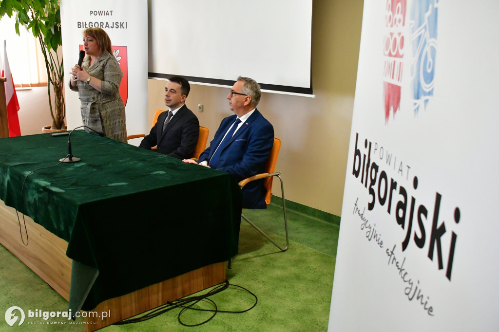 Wiceminister w Biłgoraju. Spotkał się z władzami i przedstawicielami instytucji pomocy społecznej