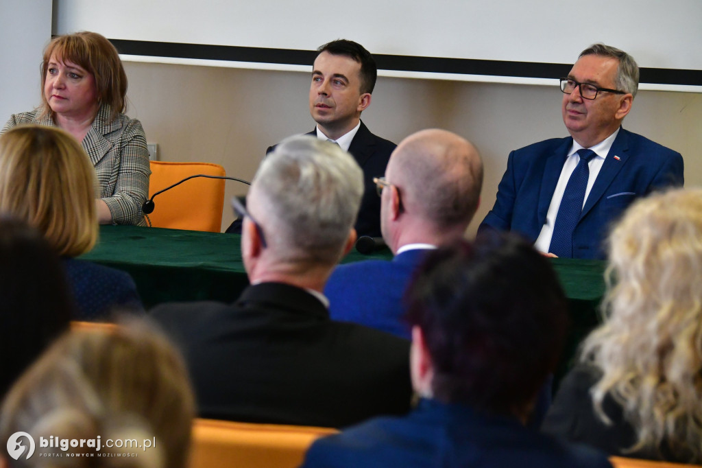 Wiceminister w Biłgoraju. Spotkał się z władzami i przedstawicielami instytucji pomocy społecznej
