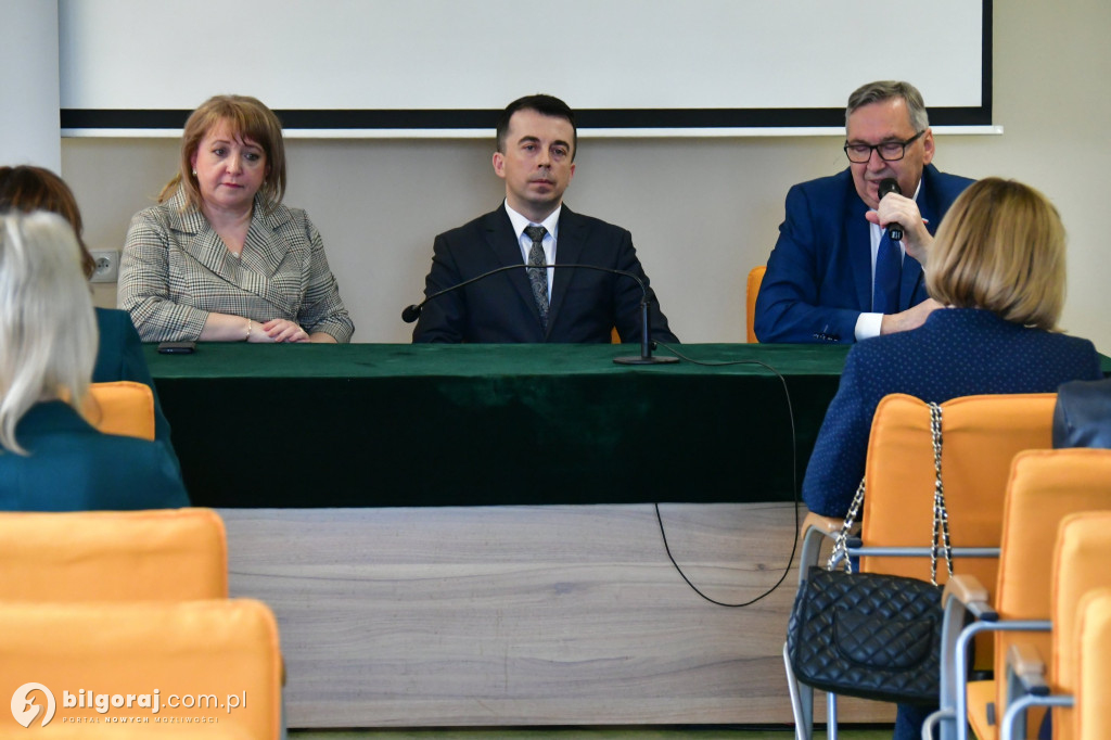 Wiceminister w Biłgoraju. Spotkał się z władzami i przedstawicielami instytucji pomocy społecznej