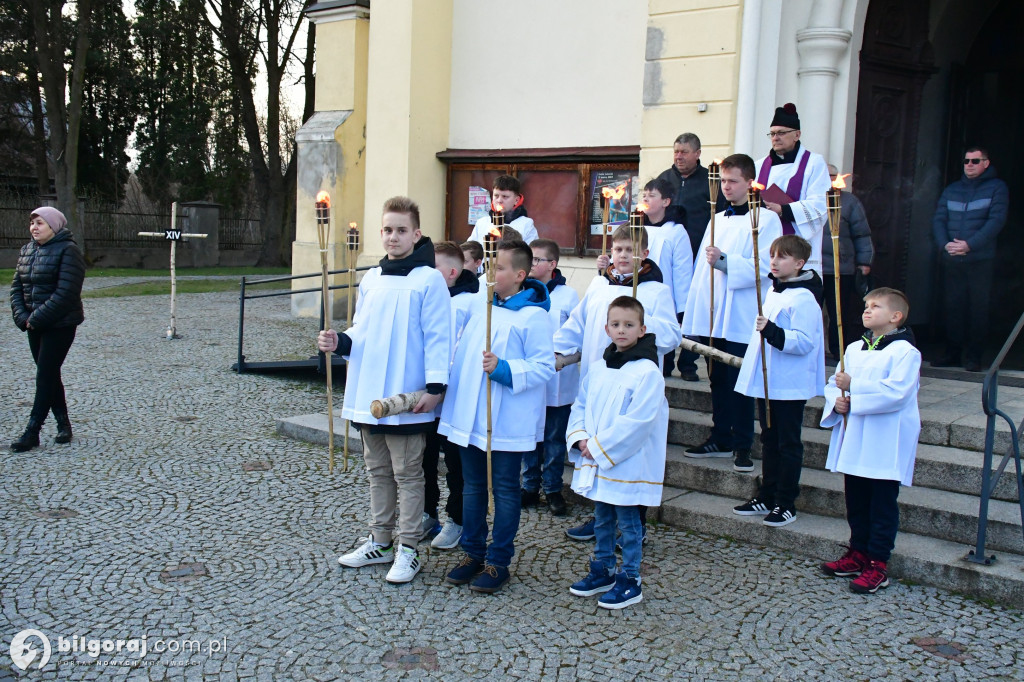 Mieszkańcy Frampola wyszli na ulicę w drodze krzyżowej