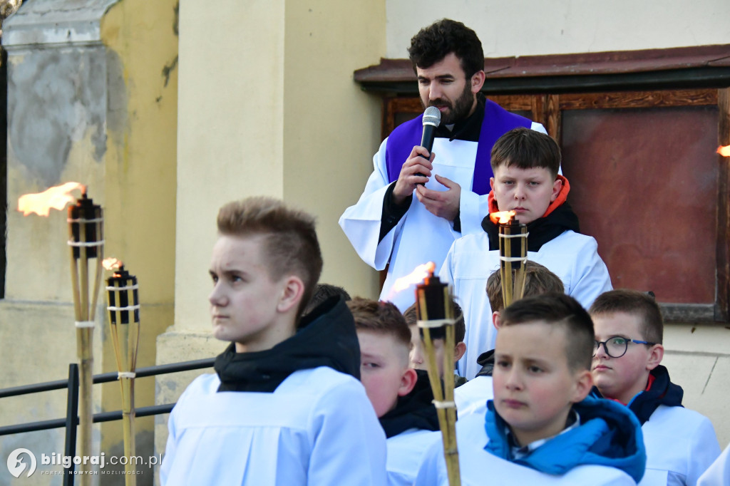 Mieszkańcy Frampola wyszli na ulicę w drodze krzyżowej