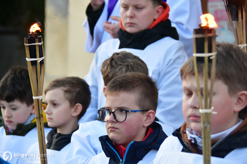 Mieszkańcy Frampola wyszli na ulicę w drodze krzyżowej