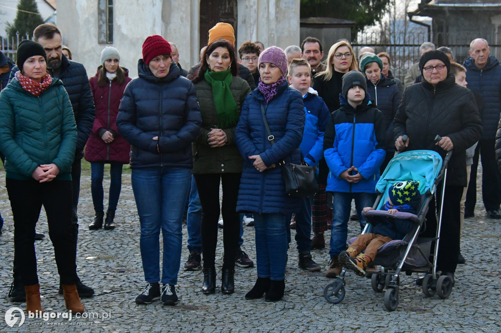 Mieszkańcy Frampola wyszli na ulicę w drodze krzyżowej