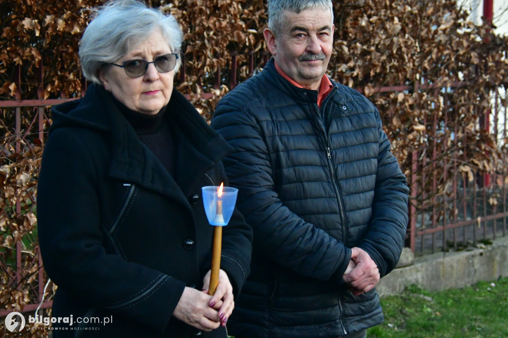 Mieszkańcy Frampola wyszli na ulicę w drodze krzyżowej