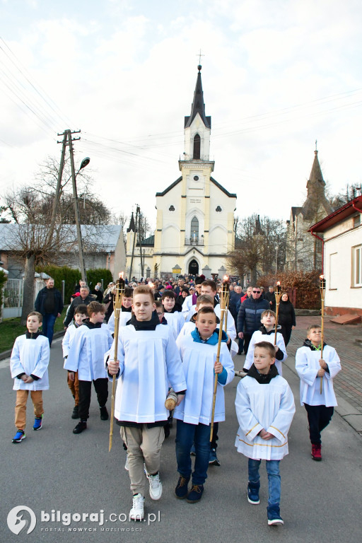 Mieszkańcy Frampola wyszli na ulicę w drodze krzyżowej