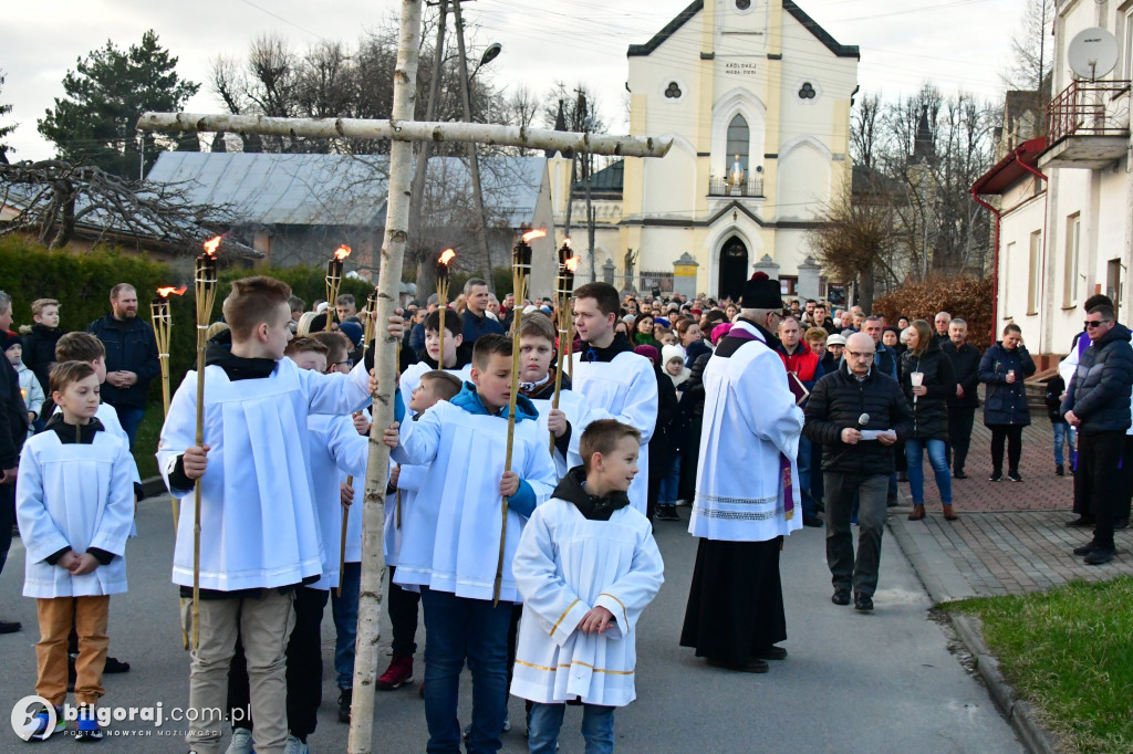 Mieszkańcy Frampola wyszli na ulicę w drodze krzyżowej