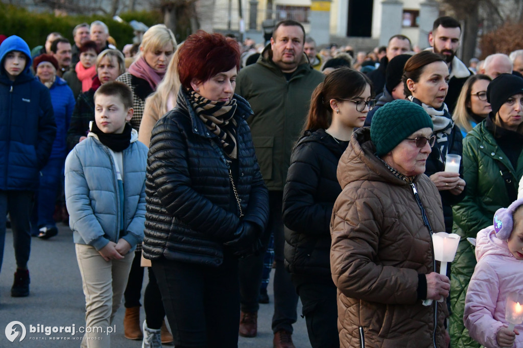 Mieszkańcy Frampola wyszli na ulicę w drodze krzyżowej