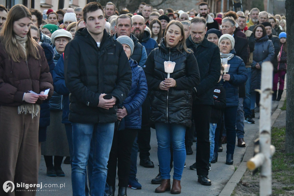 Mieszkańcy Frampola wyszli na ulicę w drodze krzyżowej