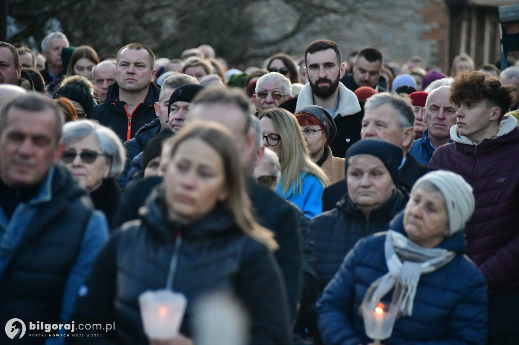 Mieszkańcy Frampola wyszli na ulicę w drodze krzyżowej