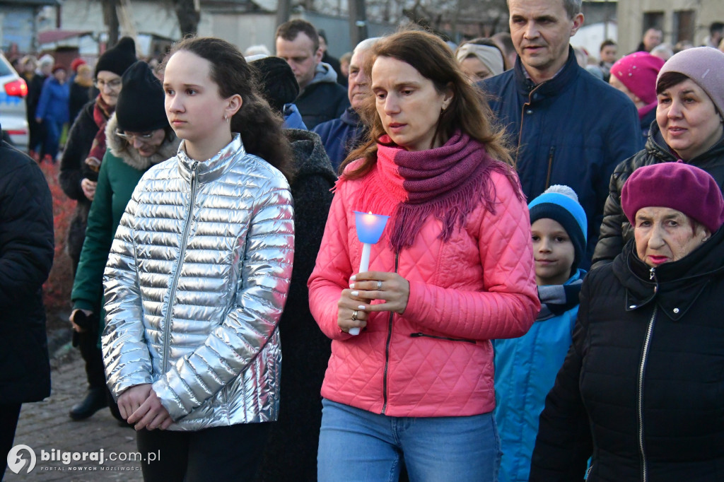 Mieszkańcy Frampola wyszli na ulicę w drodze krzyżowej