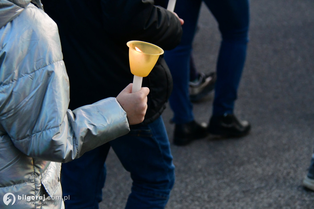 Mieszkańcy Frampola wyszli na ulicę w drodze krzyżowej