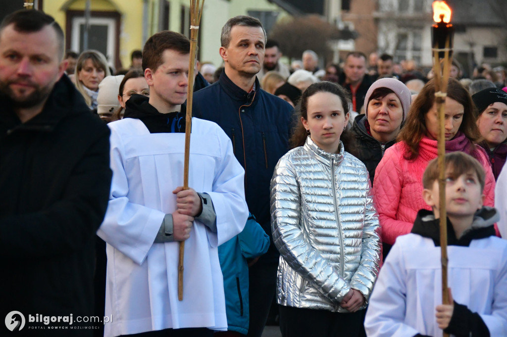 Mieszkańcy Frampola wyszli na ulicę w drodze krzyżowej