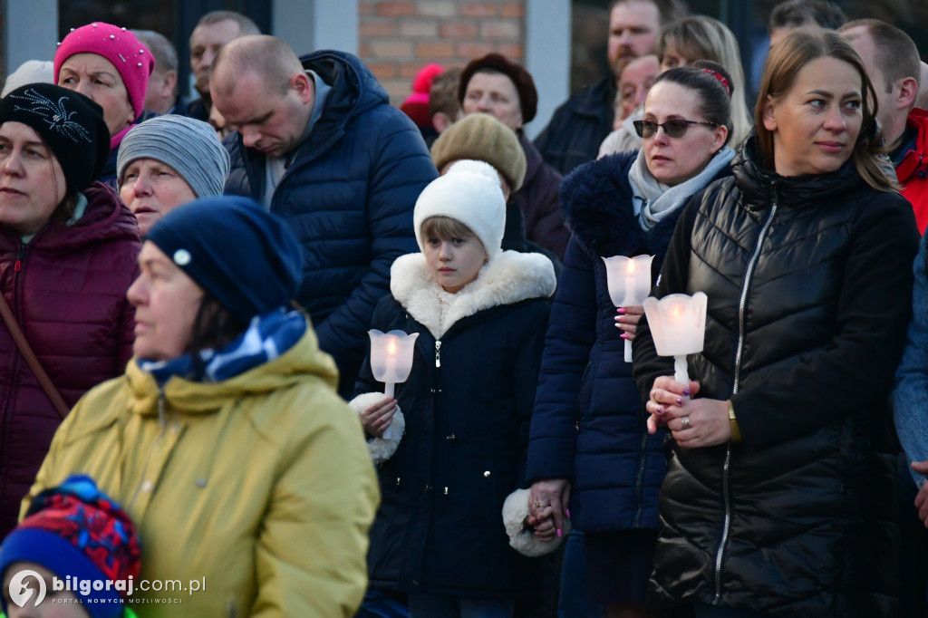 Mieszkańcy Frampola wyszli na ulicę w drodze krzyżowej