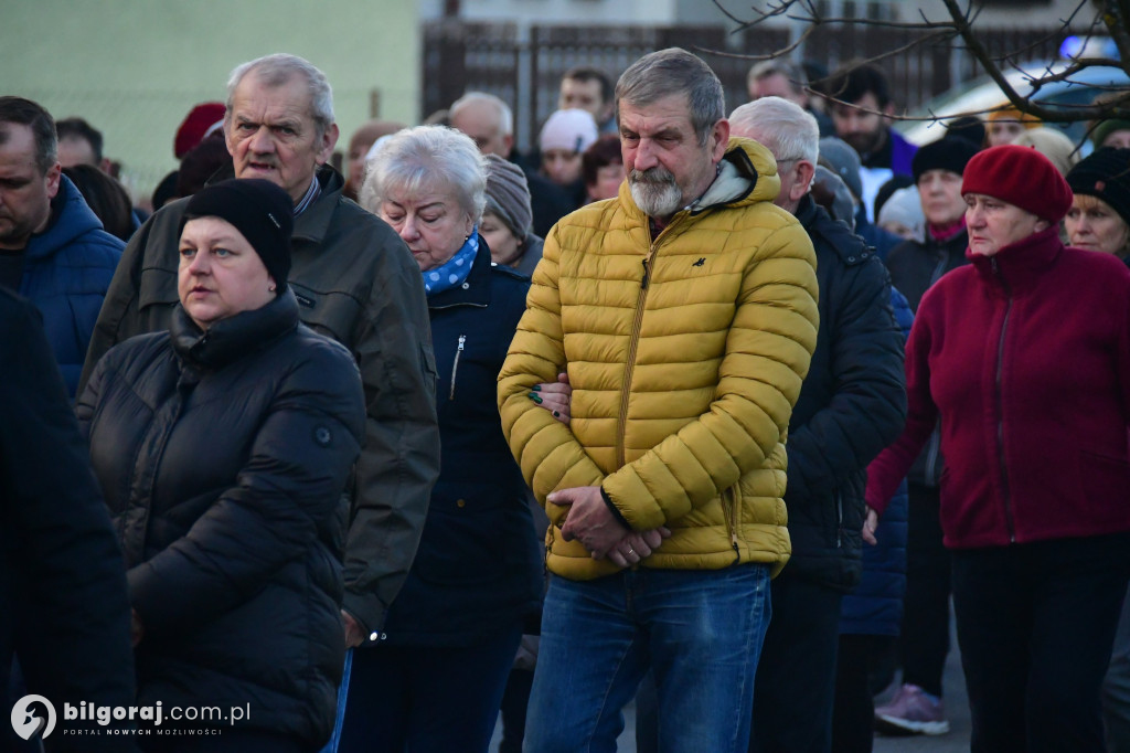 Mieszkańcy Frampola wyszli na ulicę w drodze krzyżowej