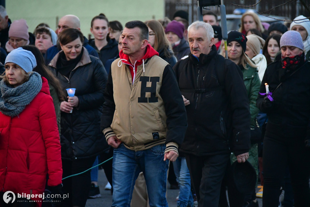 Mieszkańcy Frampola wyszli na ulicę w drodze krzyżowej