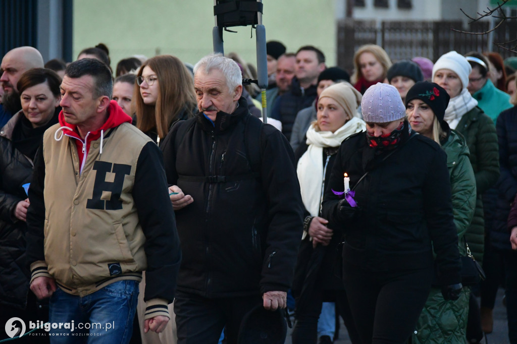 Mieszkańcy Frampola wyszli na ulicę w drodze krzyżowej