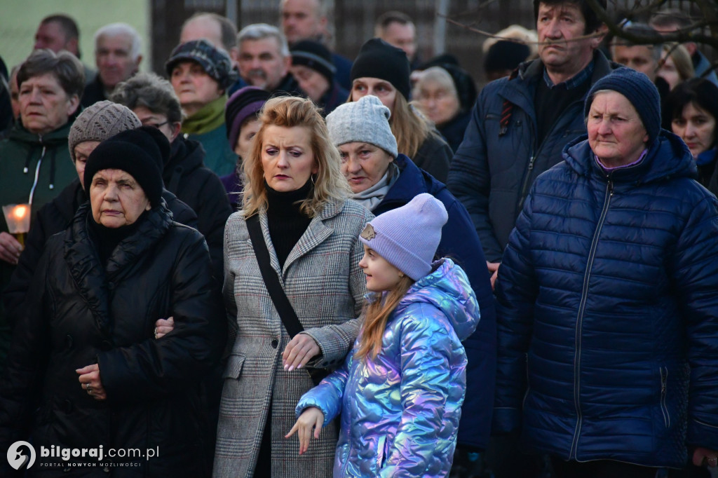 Mieszkańcy Frampola wyszli na ulicę w drodze krzyżowej