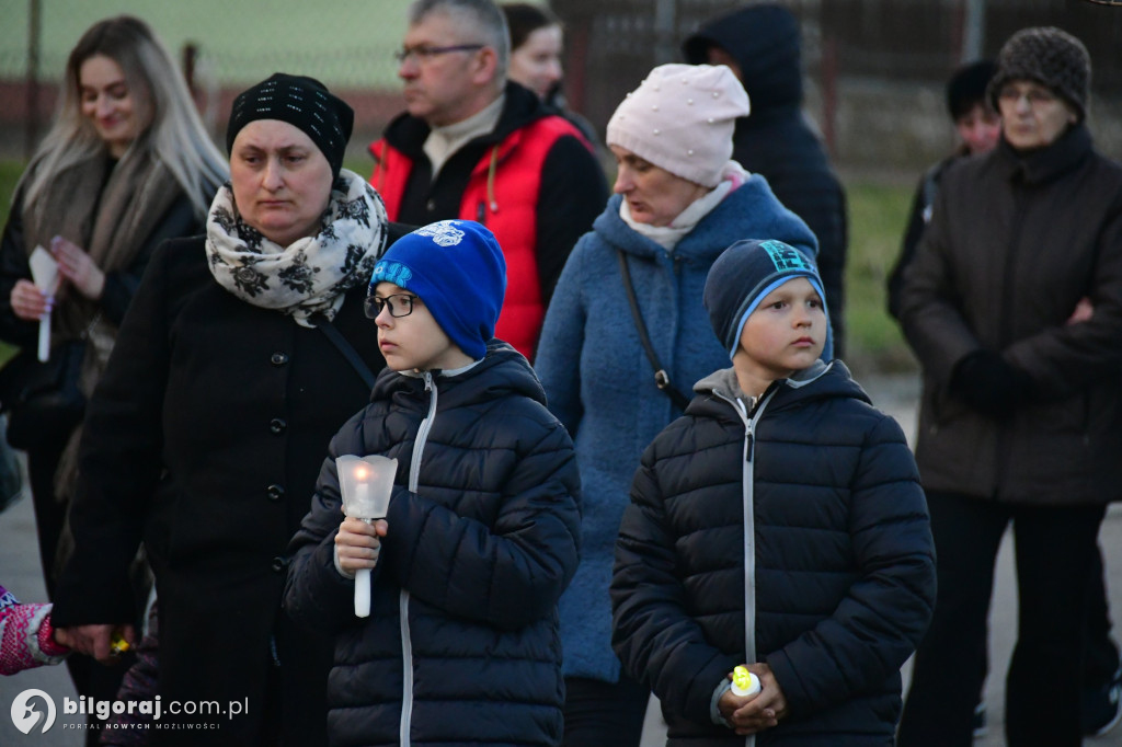 Mieszkańcy Frampola wyszli na ulicę w drodze krzyżowej
