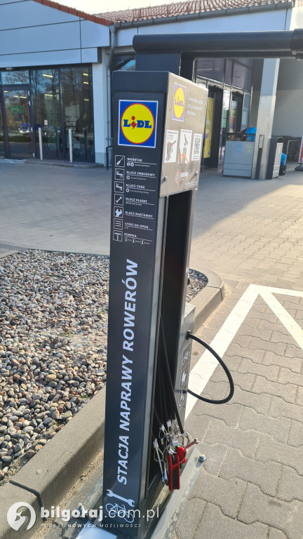 Stacja naprawy rowerów przy biłgorajskim Lidl-u