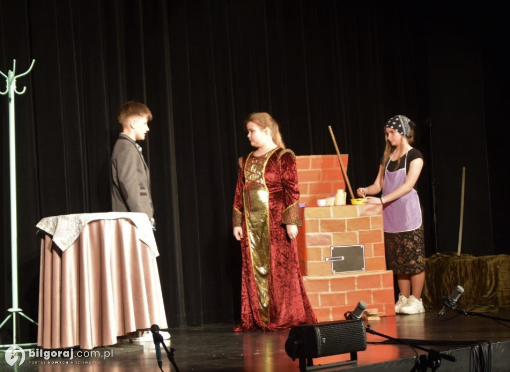 Powiatowe święto teatru dziecięcego i młodzieżowego w Tarnogrodzie (FOTO)