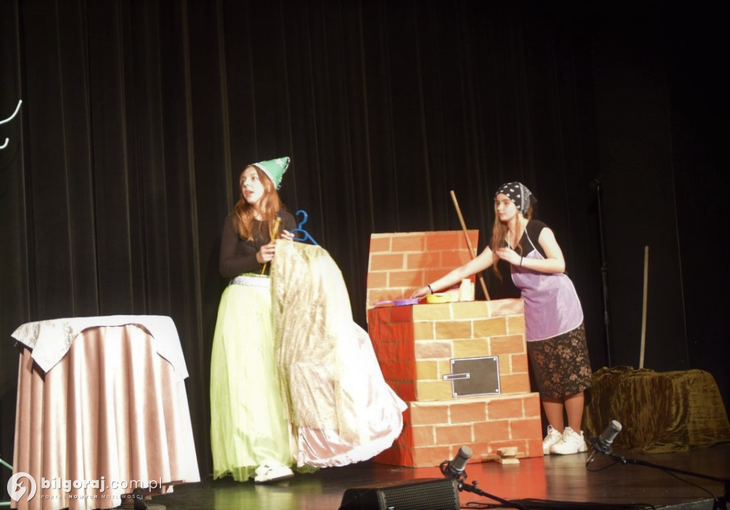 Powiatowe święto teatru dziecięcego i młodzieżowego w Tarnogrodzie (FOTO)